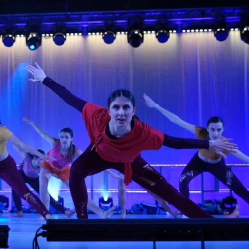 dance-moveit-performance-onstage-dancer-mia